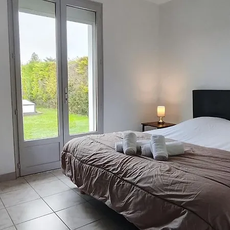 Holiday home Pavillon 3 Avec Piscine, Garat