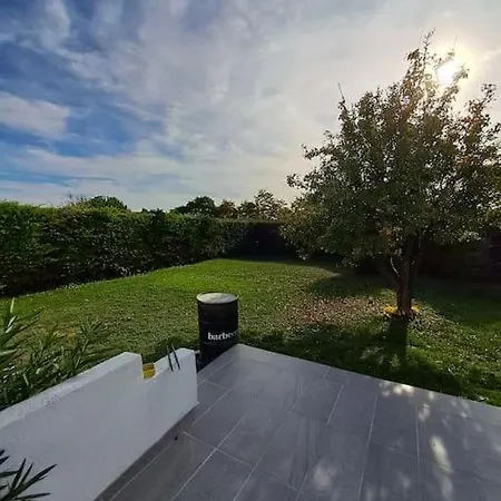 Holiday home Pavillon 3 Avec Piscine, *